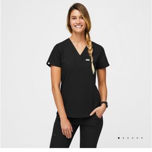 FIGS CATARINA ONE POCKET SCRUB TOP